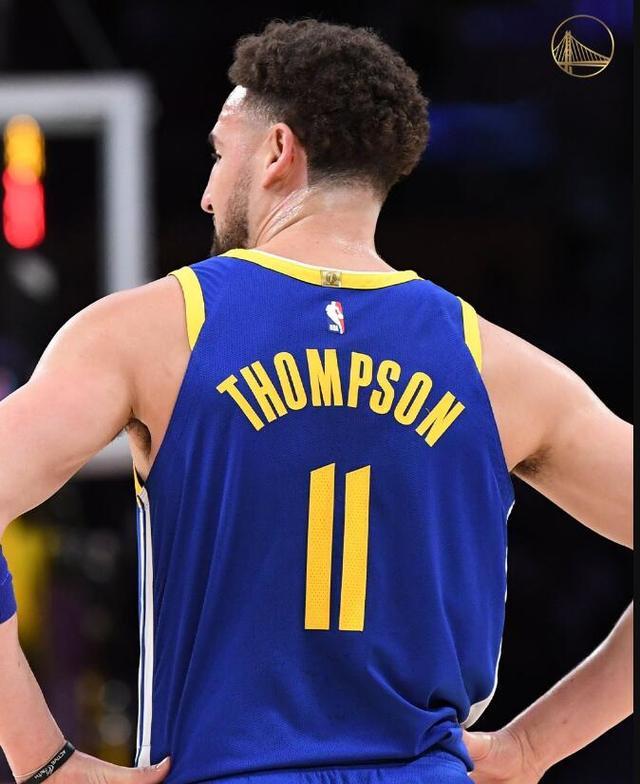 尤文vs卡利亚里首发：弗拉霍维奇领衔！伊尔迪兹、小图拉姆在列（尤文对阵卡利亚里首发出炉：弗拉霍维奇挂帅，伊尔迪兹、小图拉姆入选）