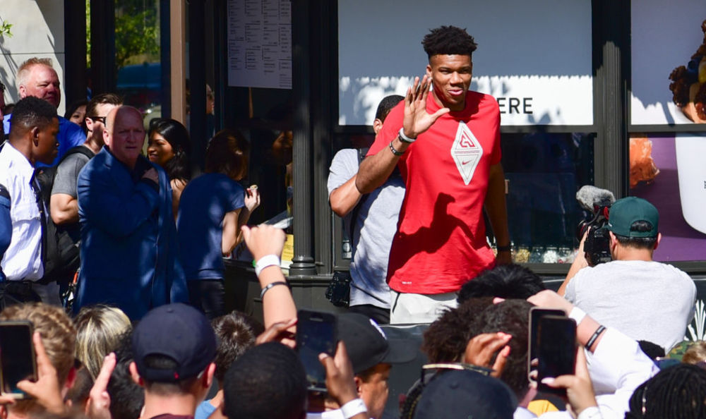 泰山93届5将指望不上了，张弛+郑铮参加教练培训班 无缘国字号后卫（泰山93梯队五将难再倚重，张弛、郑铮转入教练培训，无缘国字号后防）