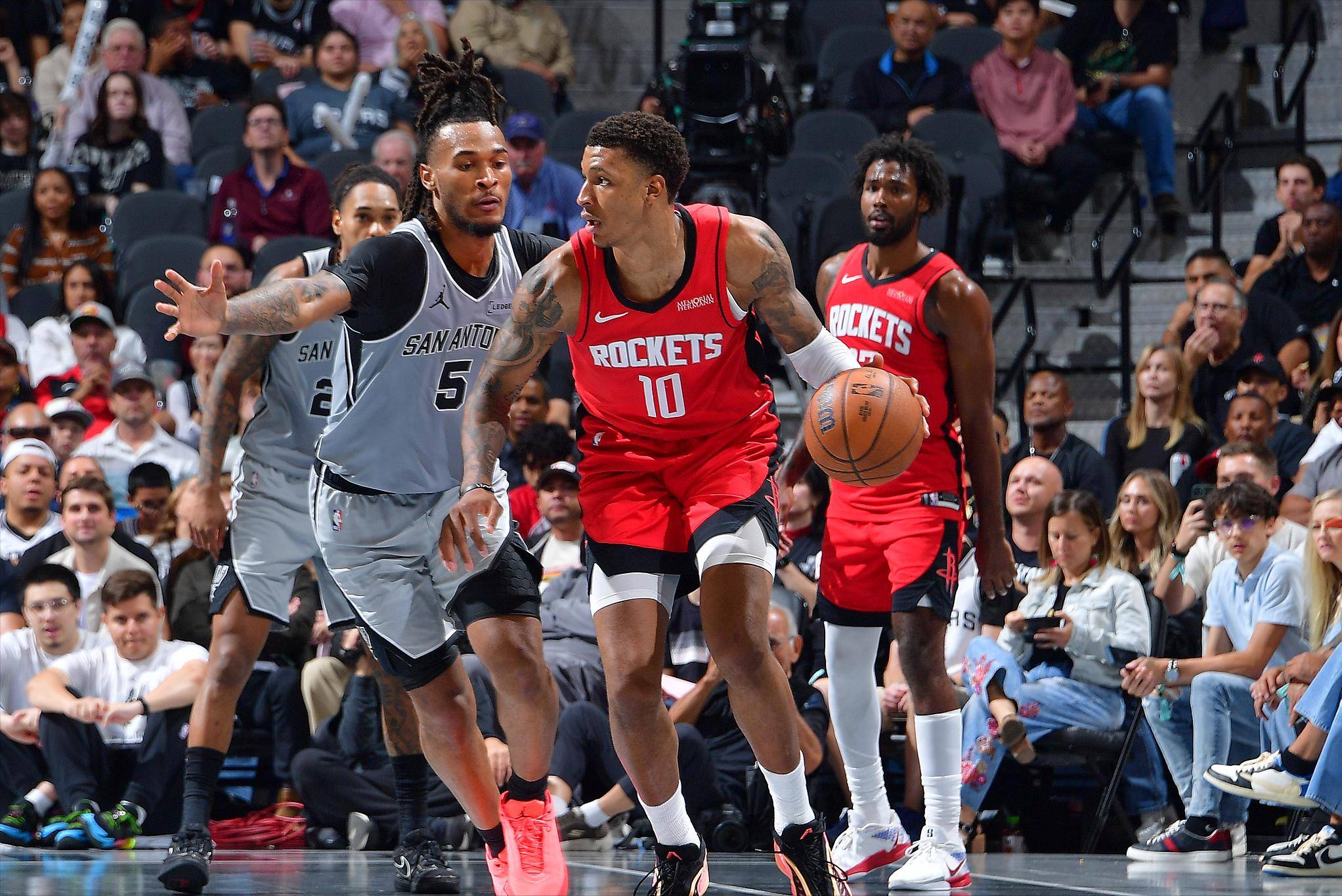 塞尔维亚队强势冲冠（塞尔维亚队剑指冠军）