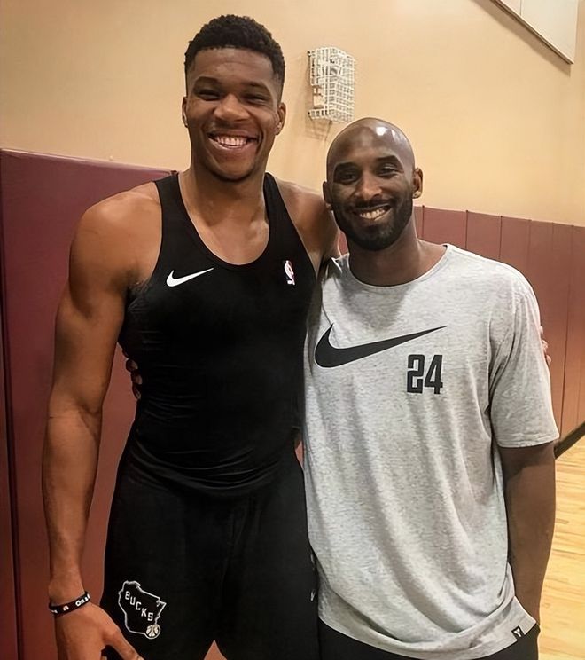 莱万：我对助攻感到高兴；球迷应该会满意我们的表现（莱万：助攻让我很开心，球迷应该会对我们的表现满意）