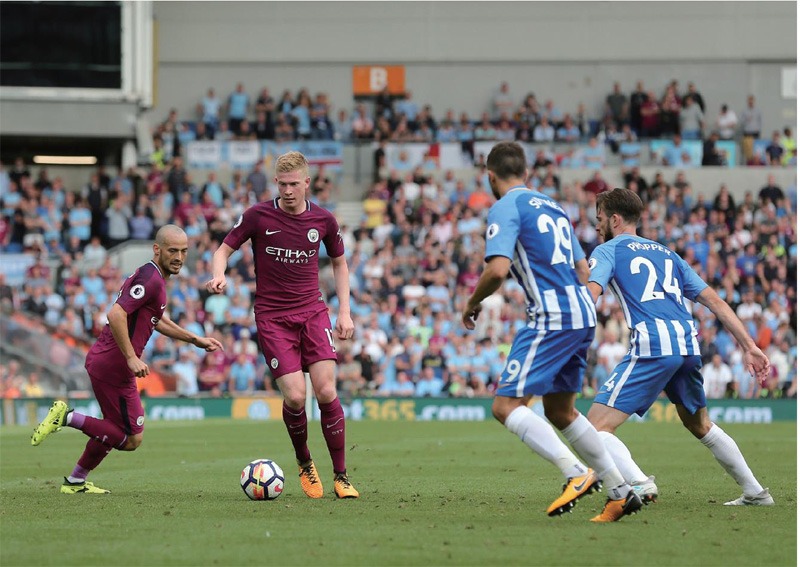 克罗斯评历史最佳11人：C罗左边锋，梅西前腰，马尔蒂尼入选（克罗斯评选史上最佳十一人：C罗出任左边锋，梅西司职前腰，马尔蒂尼在列）