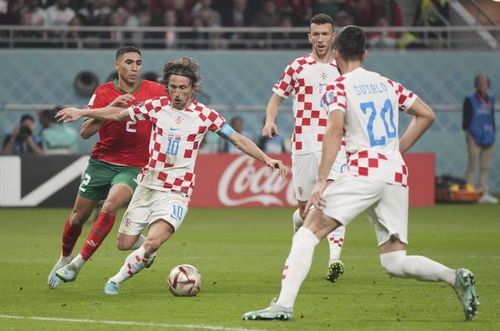 马德兴：邵佳一教练组土洋结合更受青睐，他的海外人脉有帮助（马德兴：邵佳一教练团队中外合璧更吃香，海外人脉加持）