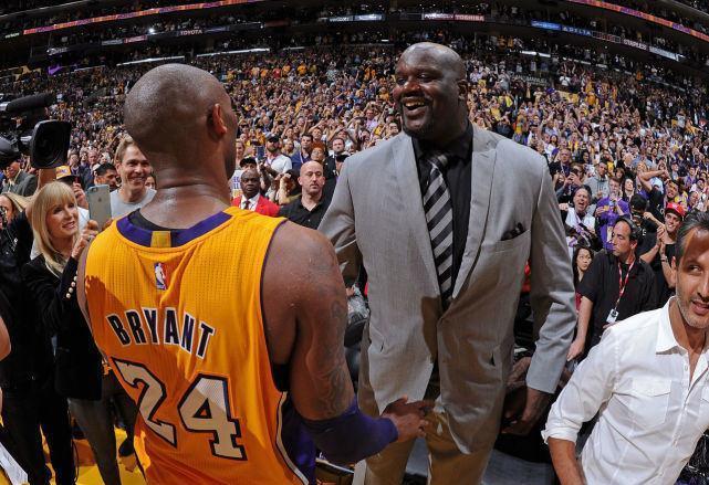 布斯克茨与阿尔巴现身迈阿密网球表演赛，为同胞阿卡助阵（布斯克茨、阿尔巴亮相迈阿密网球表演赛，为同胞阿卡助威）