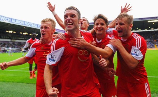 阿劳霍在巴萨已被罚下5次，本世纪仅次于皮克、莫塔和马克斯（阿劳霍在巴萨已5次染红，本世纪仅逊于皮克、莫塔与马克斯）