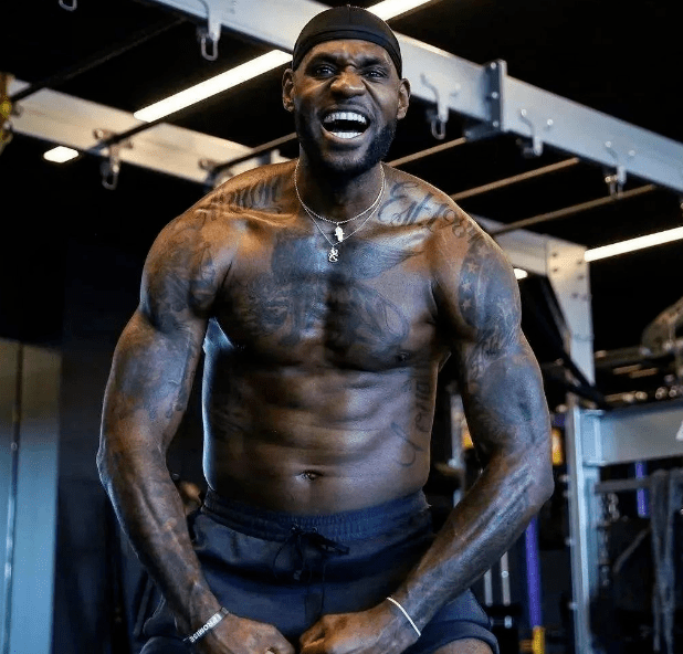 蒂亚戈：若瓜帅的足球是控制中的秩序，渣叔则是混乱中的自信（蒂亚戈：瓜迪奥拉以控制塑造秩序，克洛普在混沌中彰显自信）