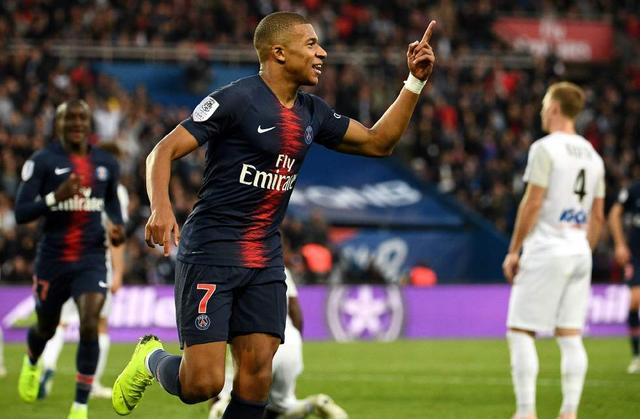 419场，张稀哲超越杨智位列国安队史总出场数第二（张稀哲第419次出场，超越杨智升至国安队史出场榜第二）