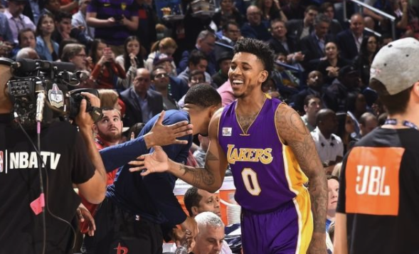 姆巴佩妙传卡马文加破门！皇马客场2-0领先毕巴，中场前关键进球打懵对手（半场前关键一击！姆巴佩送妙传卡马文加破门，皇马客场2-0领先毕尔巴鄂）